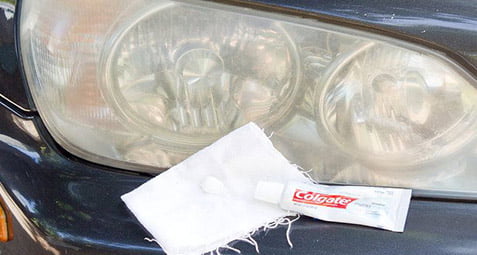 تمیز کردن چراغ خودرو با خمیر دندان