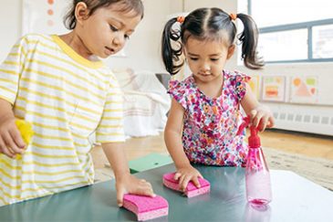 5 روش برای اینکه کودکان را به مشارکت در کارهای خانه علاقه مند کنیم